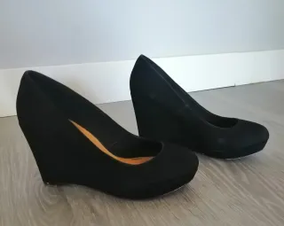 Zapatos de cuña negros para mujer