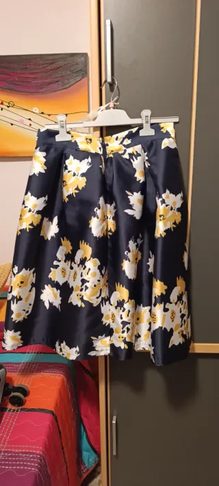 Falda estampada floral azul marino