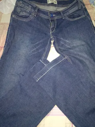 Pantalones vaqueros chica talla 43.