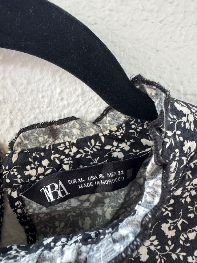 Vestido Zara floral negro y blanco