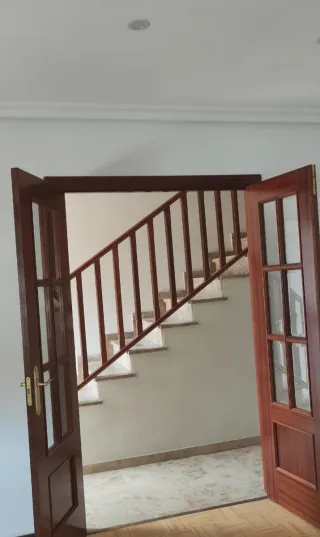 Barandilla de madera para escaleras