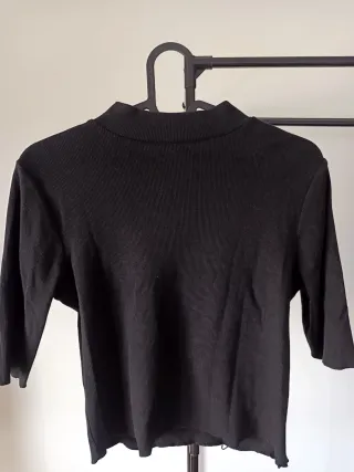 Jersey negro cuello alto manga 3/4