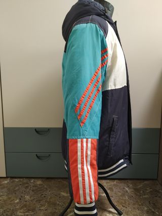 Chaqueta Adidas vintage años 90 talla XL.