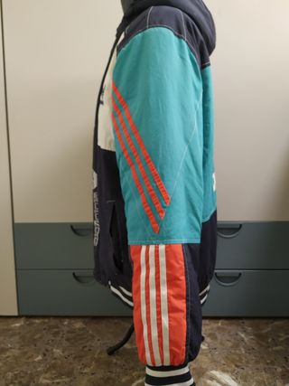 Chaqueta Adidas vintage años 90 talla XL.