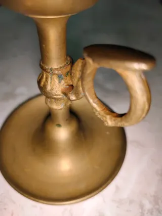 Lampara de aceite de metal dorada y negra
