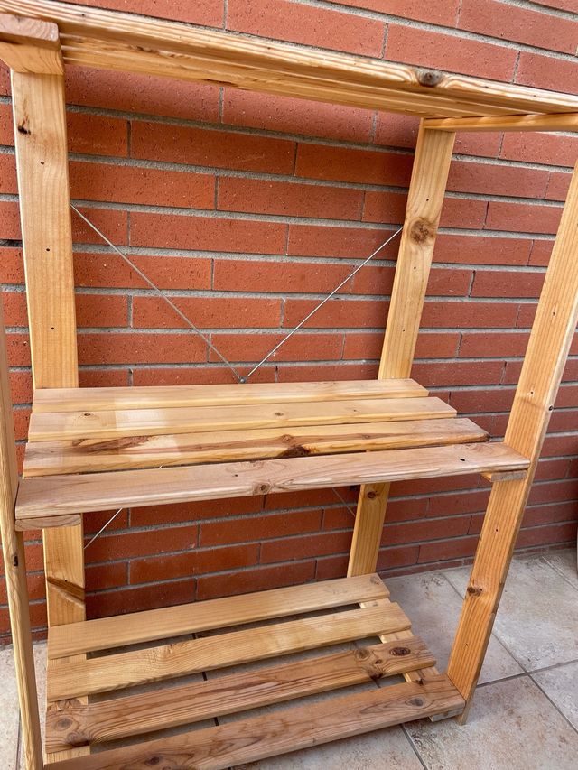 Estantería de madera pino