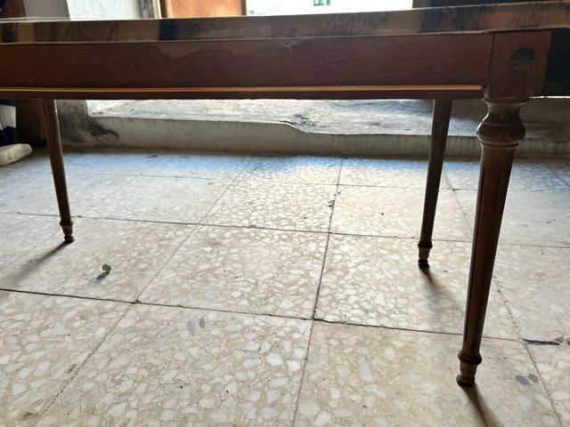 Mesa pequeña imitación mármol beige y negro