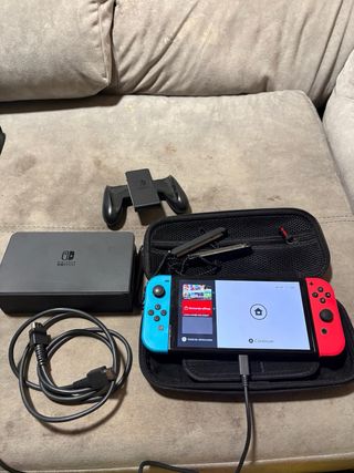 Nintendo Switch OLED con cover e accessori
