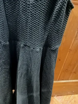 Se venden varios vestidos y falda