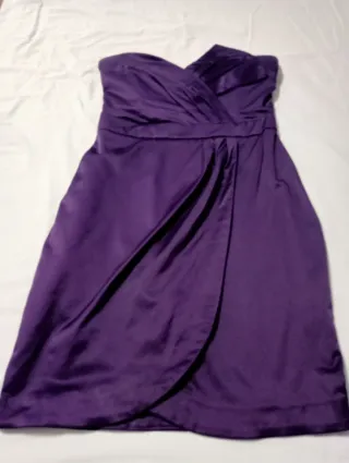 Se venden varios vestidos y falda
