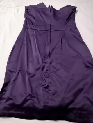 Se venden varios vestidos y falda