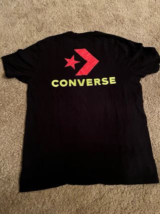 Camiseta Converse Negra Logo Rosa
