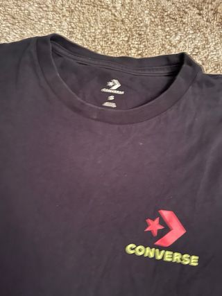 Camiseta Converse Negra Logo Rosa