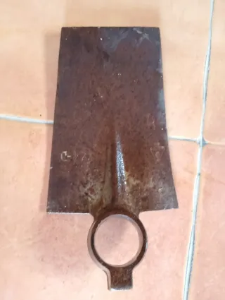 Herr.marca BELLOTA amienta antigua de metal