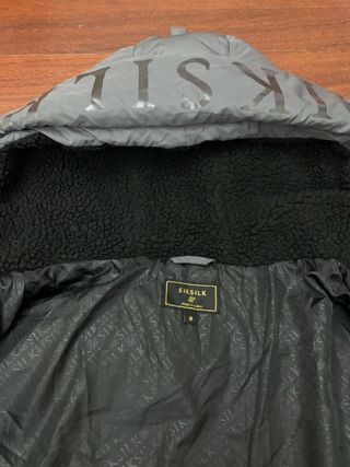 Chaqueta Siksilik gris auténtica