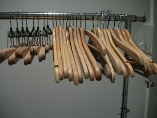 Organizador de tela Ikea negro, estantes, perchas