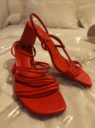 Sandalias de tacón rojas,verdes y rosas