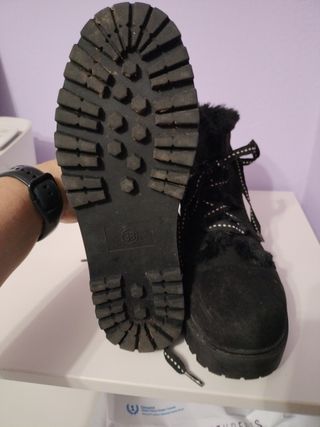 Botas de invierno negras con cordones