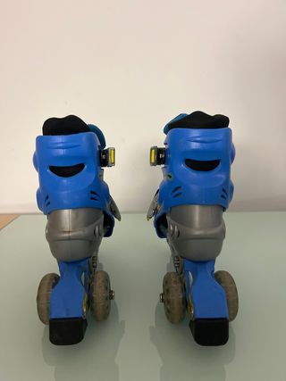 Patines en línea azules para niños