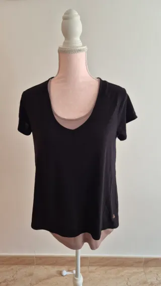 Camiseta negra talla 40