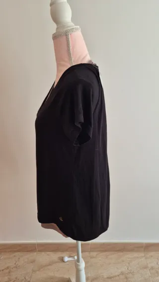 Camiseta negra talla 40