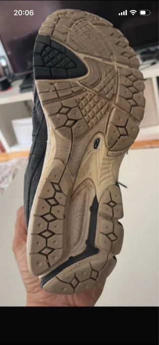 Zapatillas New Balance 2002R Beige/Gris