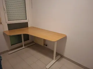 Escritorio Ikea BEKANT esquina madera y metal