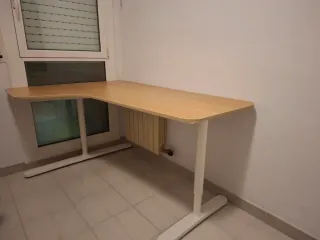 Escritorio Ikea BEKANT esquina madera y metal
