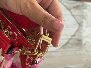 Bolso Louis Vuitton rosa y rojo