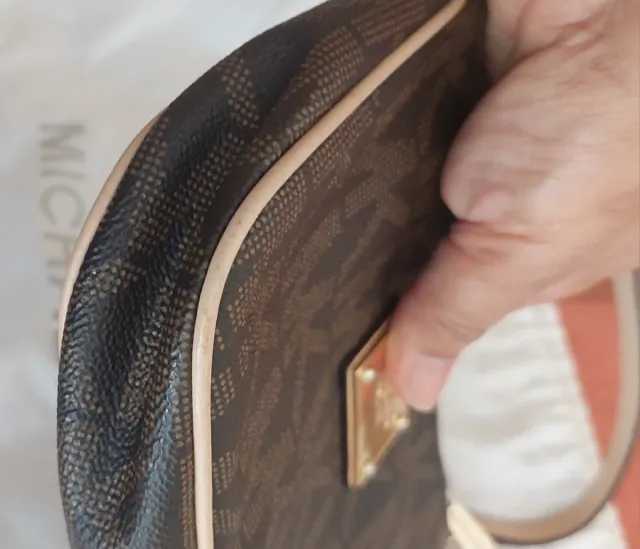 Bolso Michael Kors Pochette Marrón y Dorado