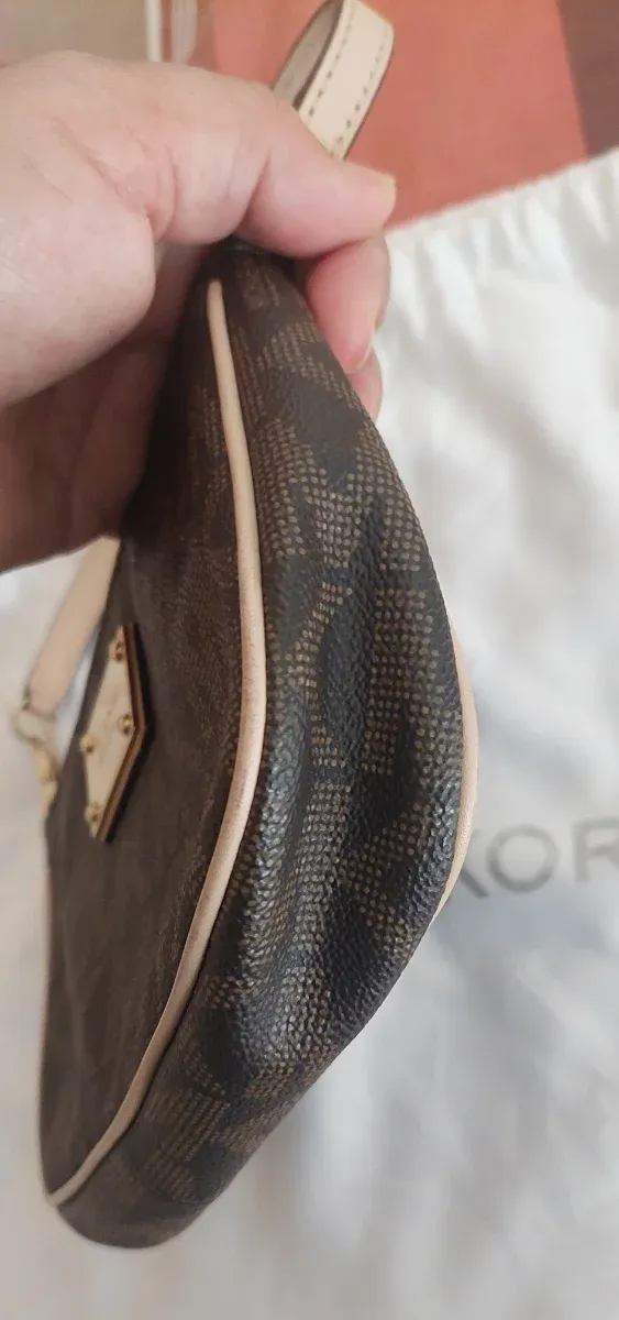 Bolso Michael Kors Pochette Marrón y Dorado