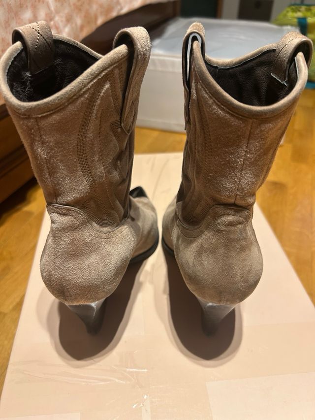 Botas Lola cruz cowboy ante beige talla 37