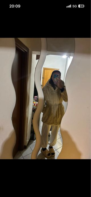 Pellicotto lungo beige con tasche