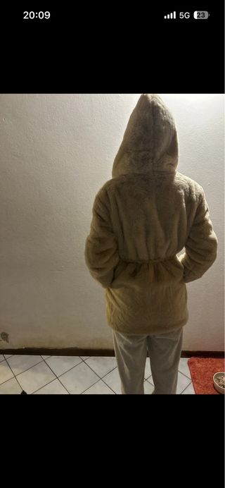 Pellicotto lungo beige con tasche