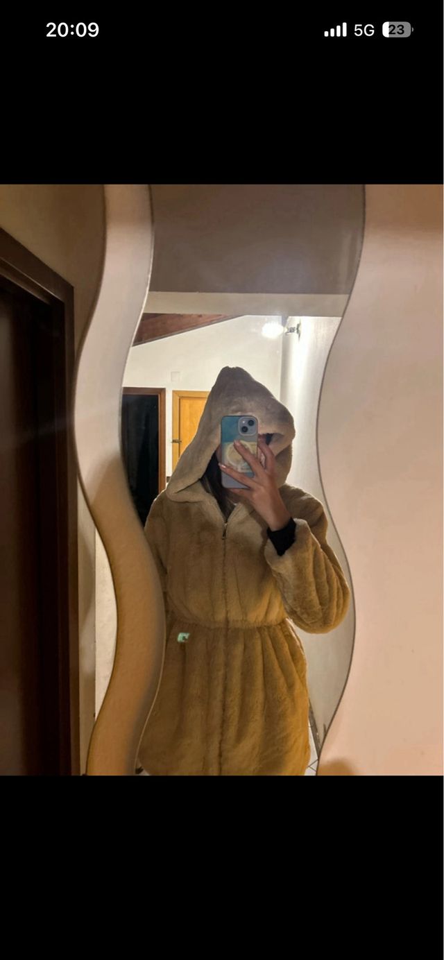 Pellicotto lungo beige con tasche