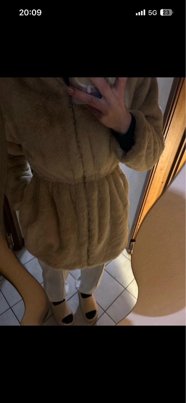 Pellicotto lungo beige con tasche