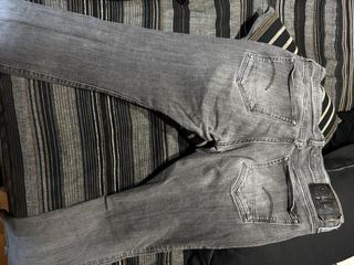 Pantalones vaqueros grises