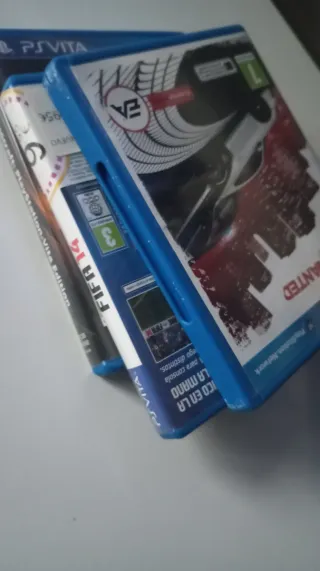 3 Juegos PS Vita: FIFA 14, Wanted, Minecraft
