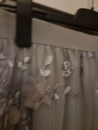 Falda tul gris flores talla 44