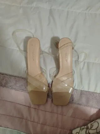 Tacones transparentes beige