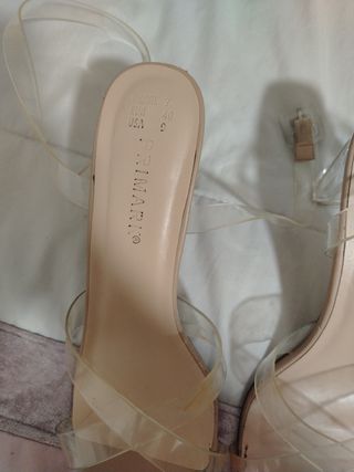 Tacones transparentes beige