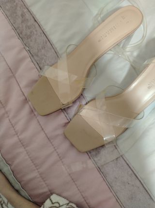 Tacones transparentes beige