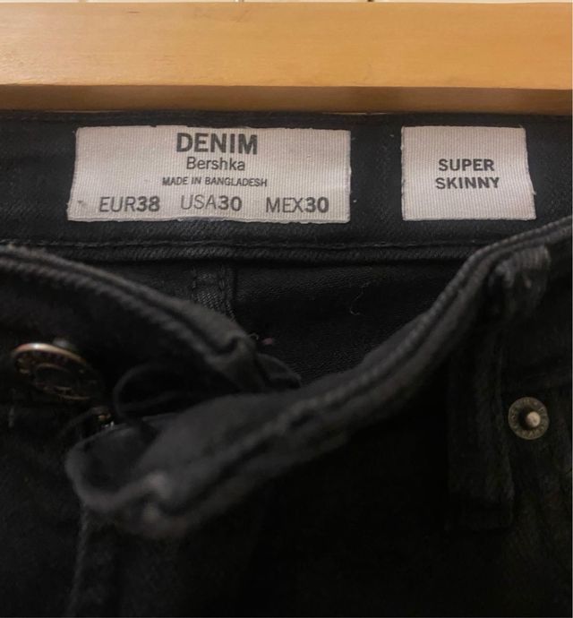 Pantalón vaquero negro Bershka Talla 38