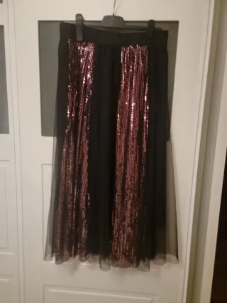 Falda tul negra con brillos rosa talla 44