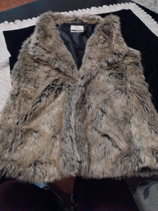 Chaleco pelo sintético Bershka Talla L