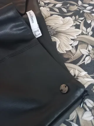 Pantalón efecto piel mujer