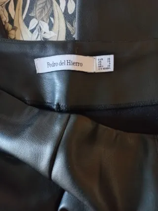 Pantalón efecto piel mujer