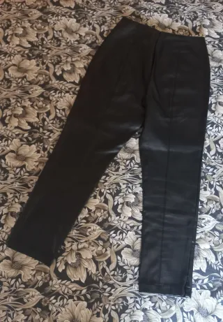 Pantalón efecto piel mujer