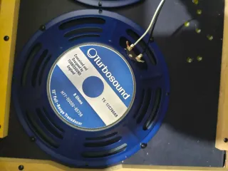 Pantalla Bugera 2x12 140W 2 altavoces turbosound