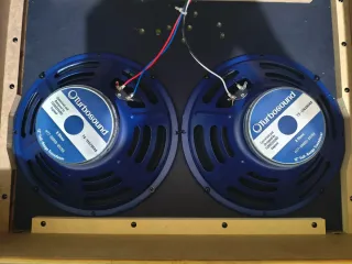 Pantalla Bugera 2x12 140W 2 altavoces turbosound